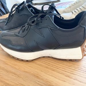 New Balance 327 black leather sneaker! Like new.